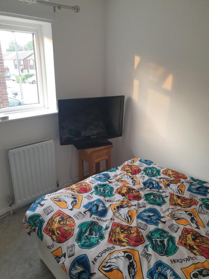 Harry Potter Theme Double Room In Shared House วัตฟอร์ด ภายนอก รูปภาพ